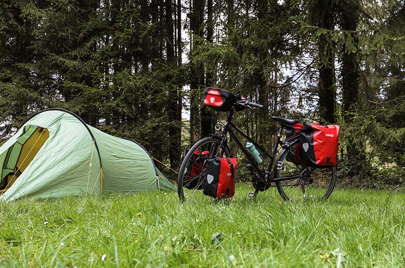 Cinq excursions en train et à vélo